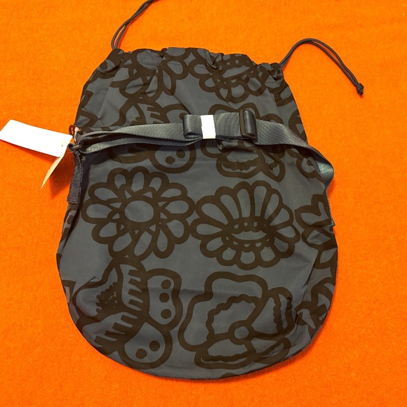 Marimekko and Uniqlo collab navy blue floral drawstring bag NWT - Picture 2 of 8
